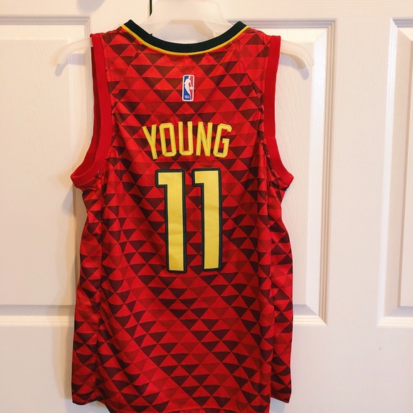 BRAND NEW - NEVER WORN TRAE YOUNG JERSEY - SIZE M - Picture 2 of 3